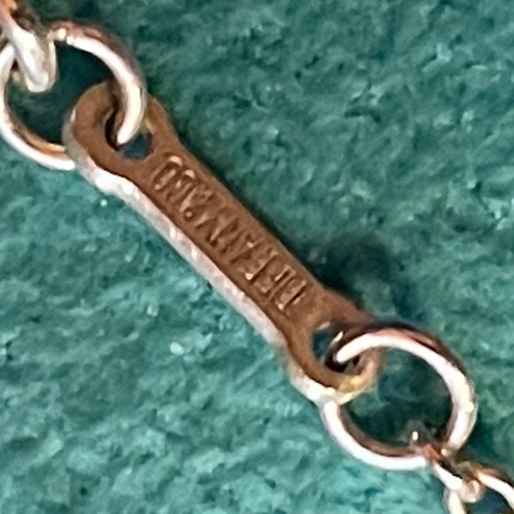 Tiffany & Co., Elsa Peretti Small Heart Pendant and Chain - Picture 5 of 7